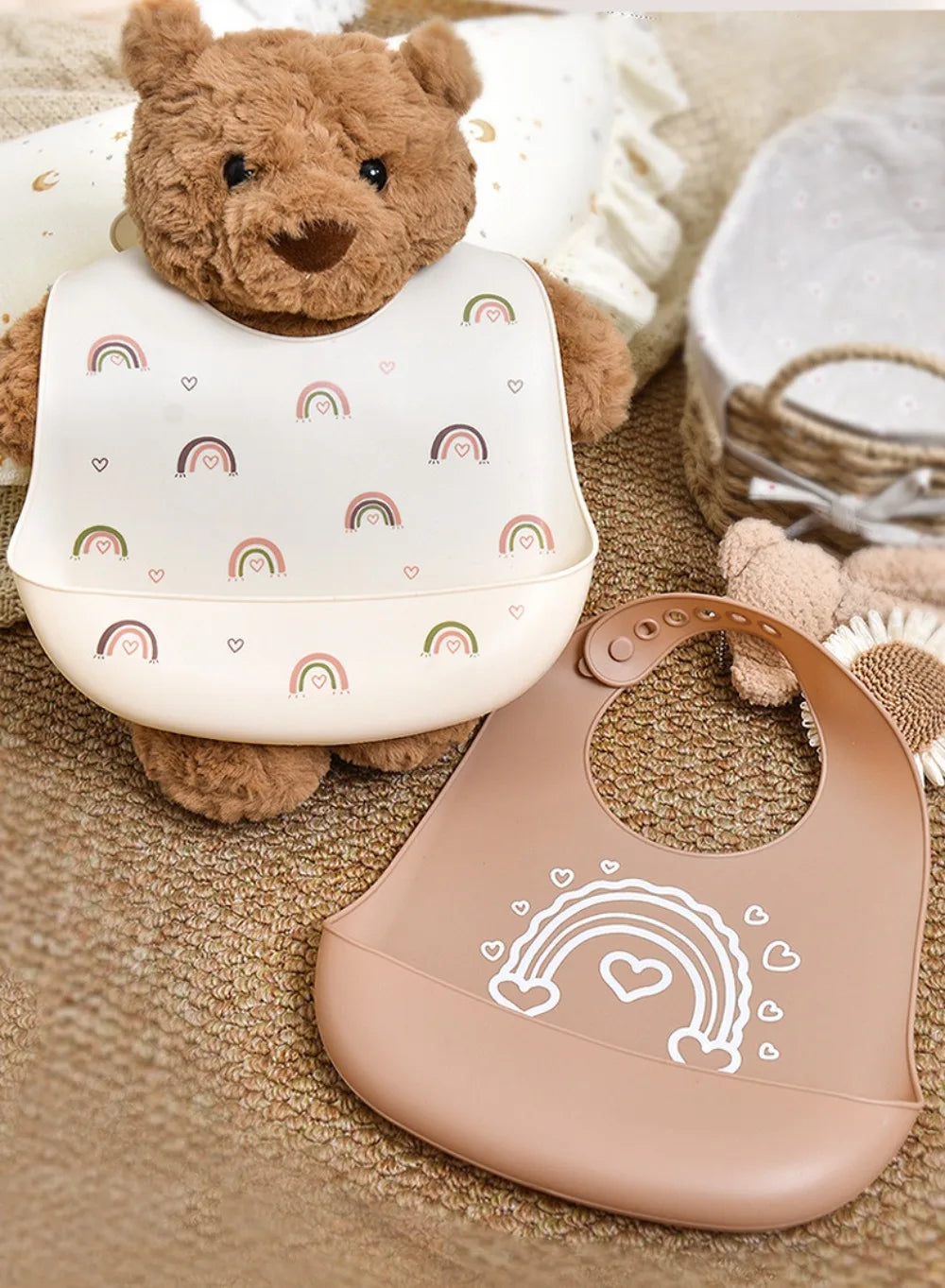 Silicone bib with food catche